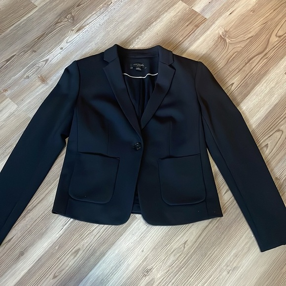 Ann Taylor Petites one button blazer Black Womens 4P Pockets Lined Classic Chic - Picture 2 of 10
